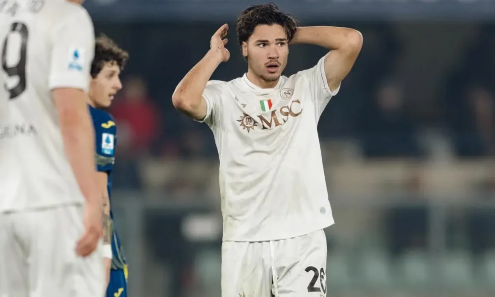Il Napoli alza il muro per Vergara: no alle offerte e primi passi per il rinnovo di contratto. Dietro le quinte della trattativa