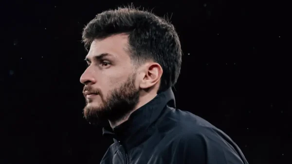 Kvaratskhelia prima della partita con il Liverpool