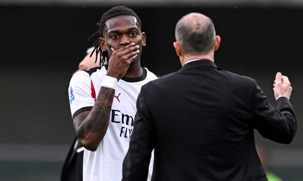 Leao e la rottura con Allegri: quel ‘tradimento’ scoperto dopo la telefonata con Ibrahimovic. Cosa c’è dietro il suo addio al Milan