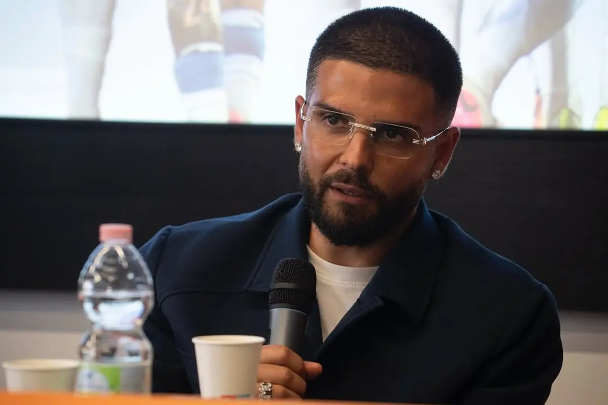 Insigne parla ad un evento a Pescara