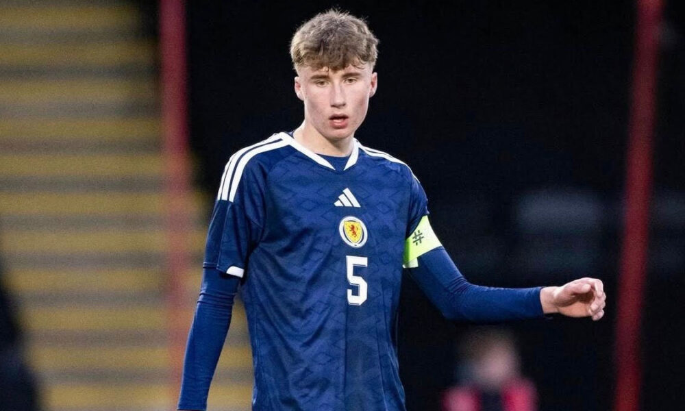Calciomercato Lecce, fari puntati su Osborne: il giovanissimo difensore ha stregato tutti contro l’Italia U19! Ecco chi è