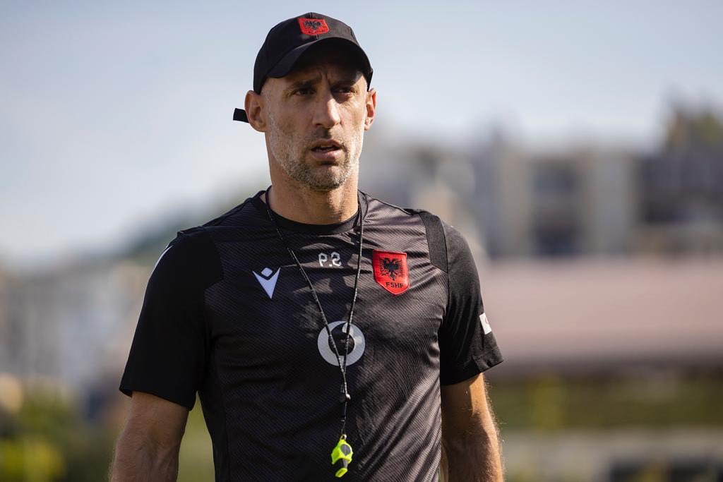 Zabaleta in allenamento con l'Albania