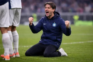 Chivu esulta dopo una vittoria dell'Inter