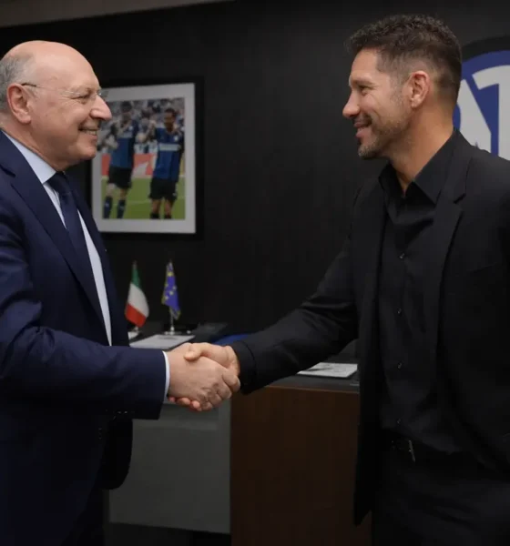 Marotta e Simeone si stringono la mano, immagine creata con l'intelligenza artificiale