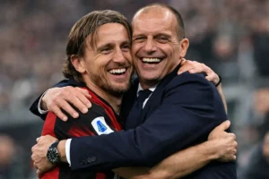 Modric abbraccia Max Allegri, allenatore del Milan