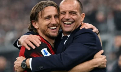 Modric abbraccia Max Allegri, allenatore del Milan
