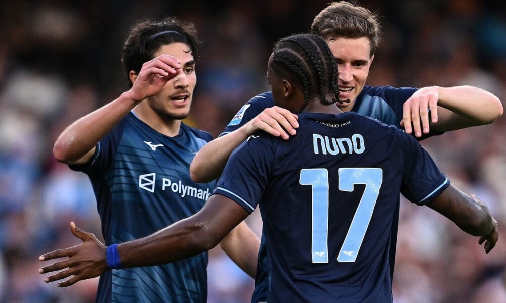 La Lazio naviga nel caos ma non affonda: identità, lavoro e una classifica che sorprende