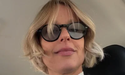 Pellegrini con gli occhiali da sole