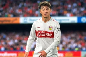 Angelo Stiller con la maglia dello Stoccarda