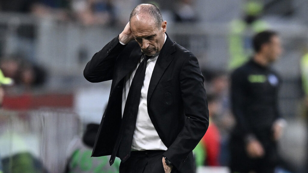 L'allenatore del Milan, Massimiliano Allegri, pensieroso