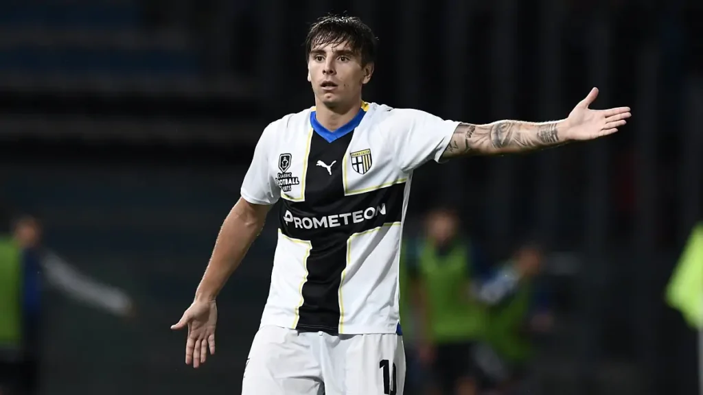 Il centrocampista del Parma, Adrian Bernabé