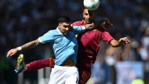 Celik e Zaccagni durante un duello aereo in Lazio Roma