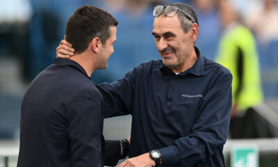 Cristian Chivu e Maurizio Sarri si salutano prima di una partita