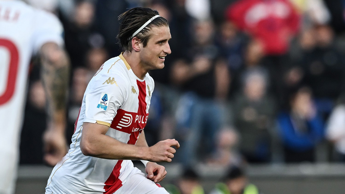 L'esultanza di Lorenzo Colombo, attaccante del Genoa, dopo un gol