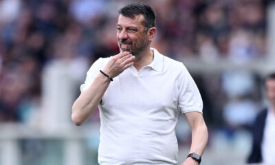 L'allenatore del Torino, Roberto D'Aversa, pensieroso