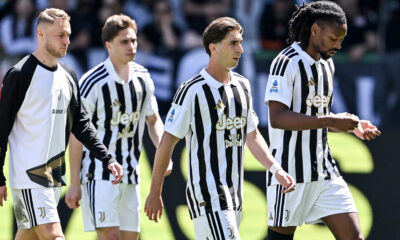 I giocatori della Juve delusi dopo la sconfitta contro la Fiorentina