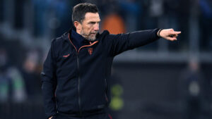 L'allenatore del Lecce, Eusebio Di Francesco, dà indicazioni