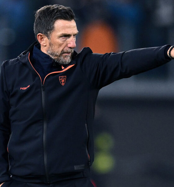 L'allenatore del Lecce, Eusebio Di Francesco, dà indicazioni