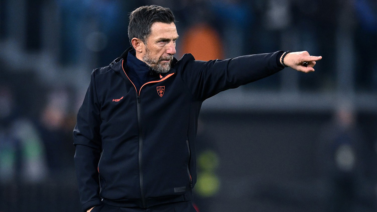 L'allenatore del Lecce, Eusebio Di Francesco, dà indicazioni
