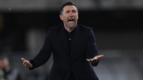 L'allenatore del Lecce, Eusebio Di Francesco, protesta