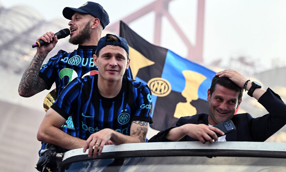 In 400 mila per la parata scudetto dell’Inter, la cronaca di una festa indimenticabile: i cori, gli sfottò e gli striscioni