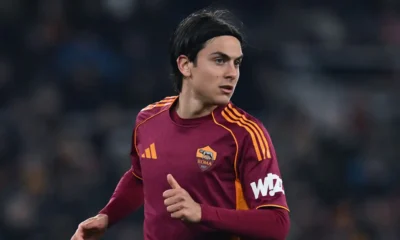 Paulo Dybala con la maglia della Roma