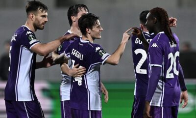 Fiorentina squadra abbraccio