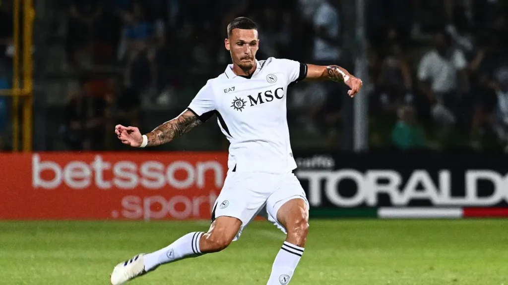 Il difensore Rafa Marin con la maglia del Napoli