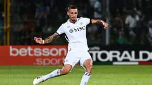 Il difensore Rafa Marin con la maglia del Napoli