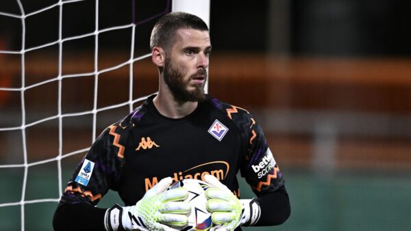 De gea fiorentina portiere con il pallone in mano