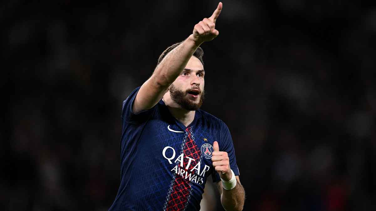 L'esultanza di Khvicha Kvaratskhelia, attaccante del PSG, dopo un gol