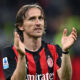 Modric applaude nel post gara con la maglia del Milan