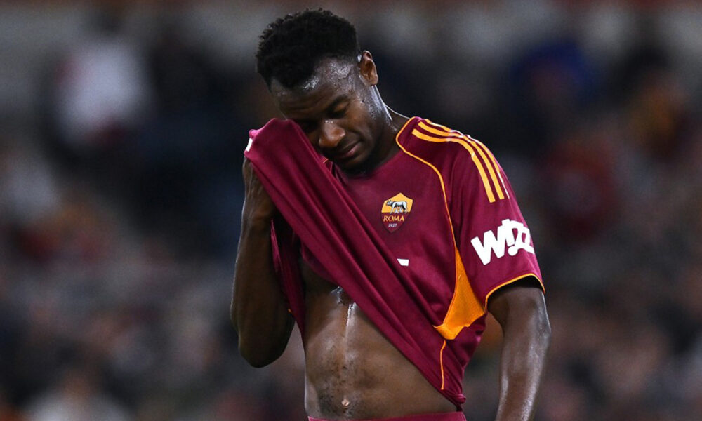 Il difensore della Roma, Evan Ndicka