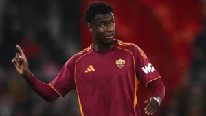 Il difensore della Roma, Evan Ndicka
