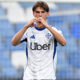 Nico Paz esulta dopo un suo gol in Sassuolo Como