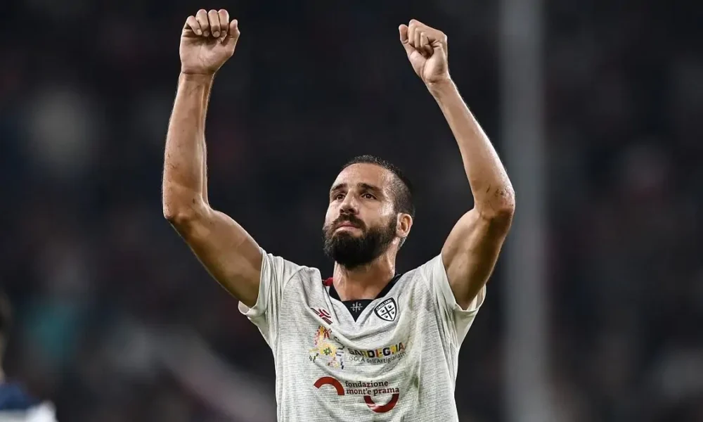 Pavoletti esulta gol Cagliari