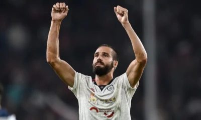 Pavoletti esulta gol Cagliari