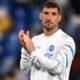 L'esterno del Napoli, Matteo Politano, saluta i propri tifosi