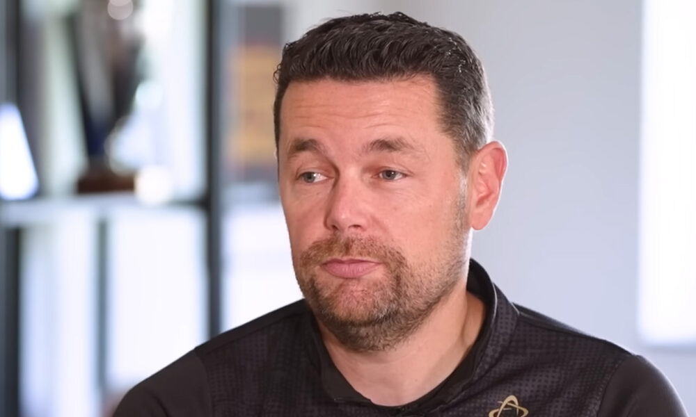 RC Lens, Pierre Sage detta la linea per il mercato: «L’idea è restare e fare un po’ come Luis Enrique. Servono rinforzi urgenti in difesa»