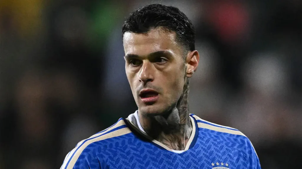 L'attaccante Gianluca Scamacca con la maglia dell'Italia