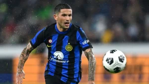 Il centrocampista Stefano Sensi, con la maglia dell'Inter
