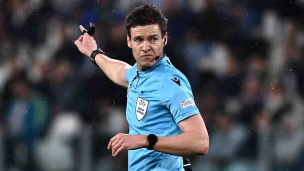 L'arbitro Daniel Siebert