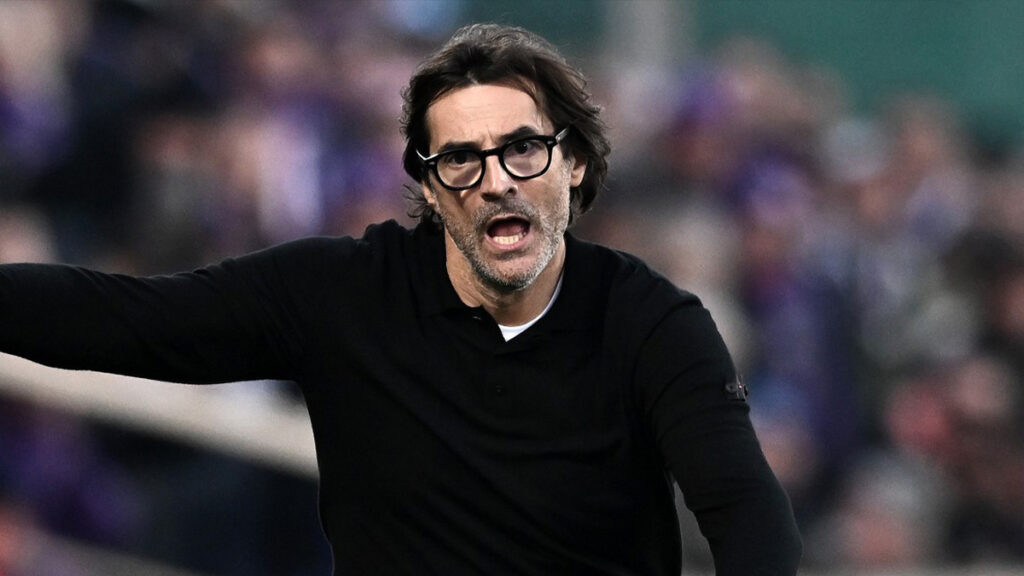 L'allenatore della Fiorentina, Paolo Vanoli arrabbiato