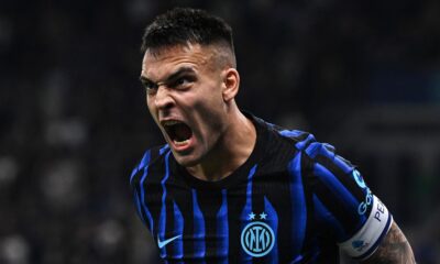 L'attaccante dell'Inter, Lautaro Martinez, esulta dopo un gol