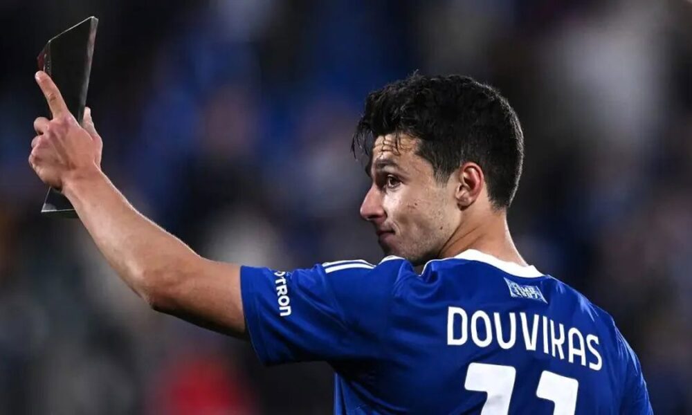 Douvikas, il bomber antidivo che fa sognare Como: «Champions? Ci divertiamo troppo per fermarci ora»