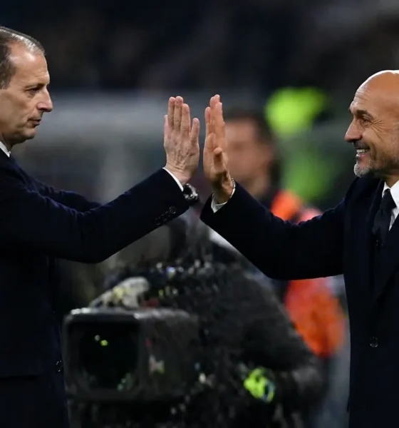 Allegri e Spalletti, allenatori di Milan e Juve, si scambiano il cinque