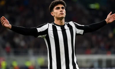 Bartesaghi del Milan con una maglia bianconera, immagine creata con intelligenza artificiale