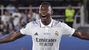 Alaba esulta dopo un gol con la maglia del Real Madrid