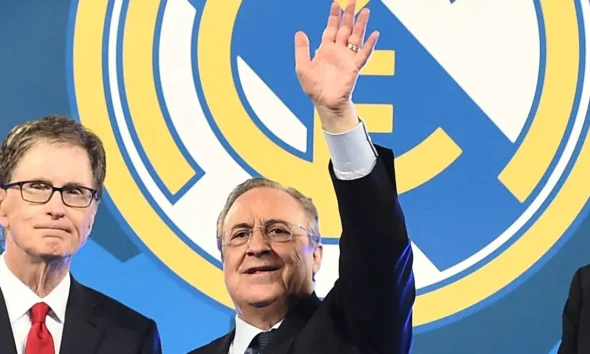 Florentino Perez presidente Real Madrid con la mano alzata in segno di saluto