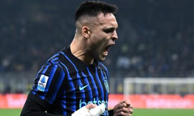 L'attaccante dell'Inter, Lautaro Martinez, esulta dopo un gol